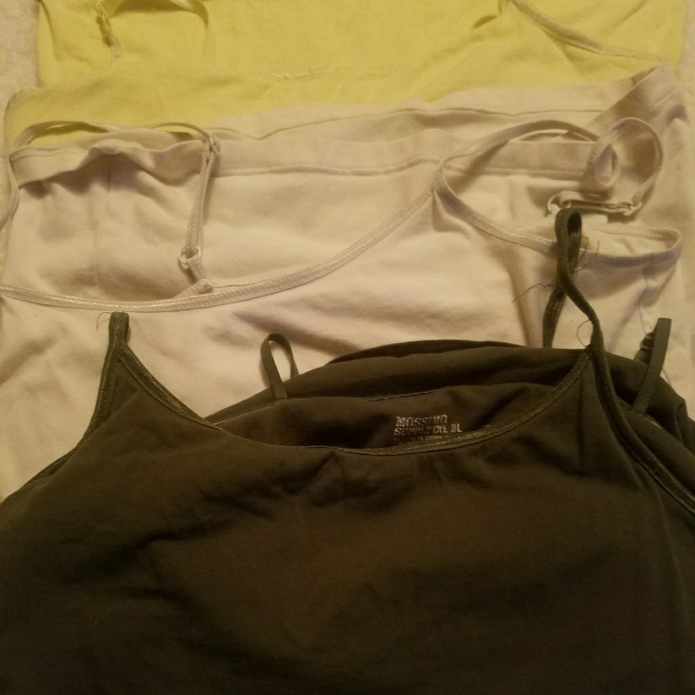 💋💋3 tank tops large and medium. 💋💋